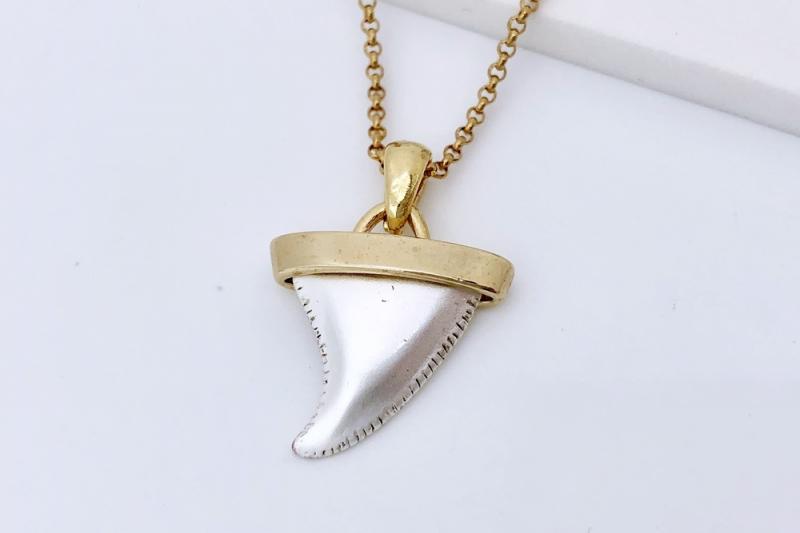 [Ozel] Luxurious Glossy Necklace