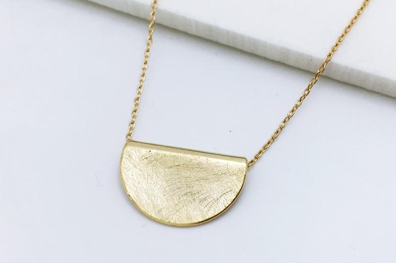 [Ozel] Point Look Asymmetrical Curve Glossy Brass Necklace