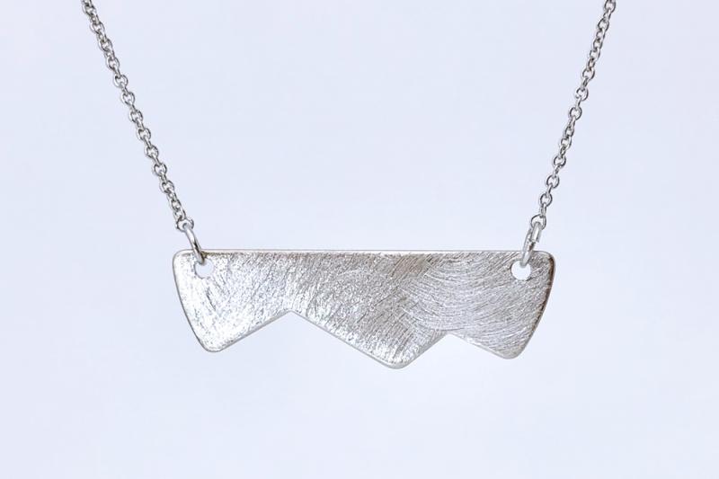 [Ozel] Delicate Fit Asymmetrical Curve Necklace