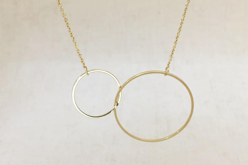[Ozel] Glossy Brass Necklace of Subtle Charm