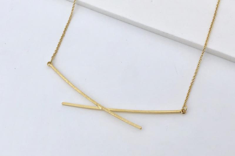 [Ozel] Luxurious Asymmetrical Curve Glossy Brass Necklace