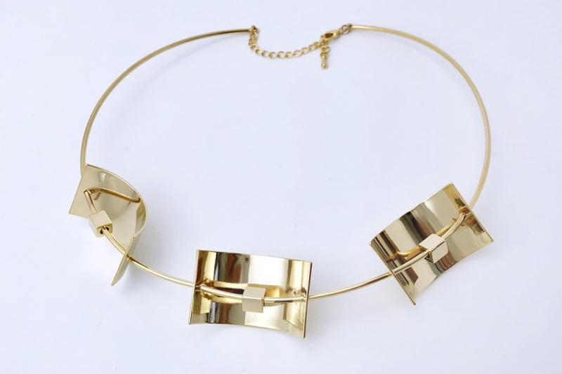 [Ozel] Wedding guest look glossy brass choker necklace