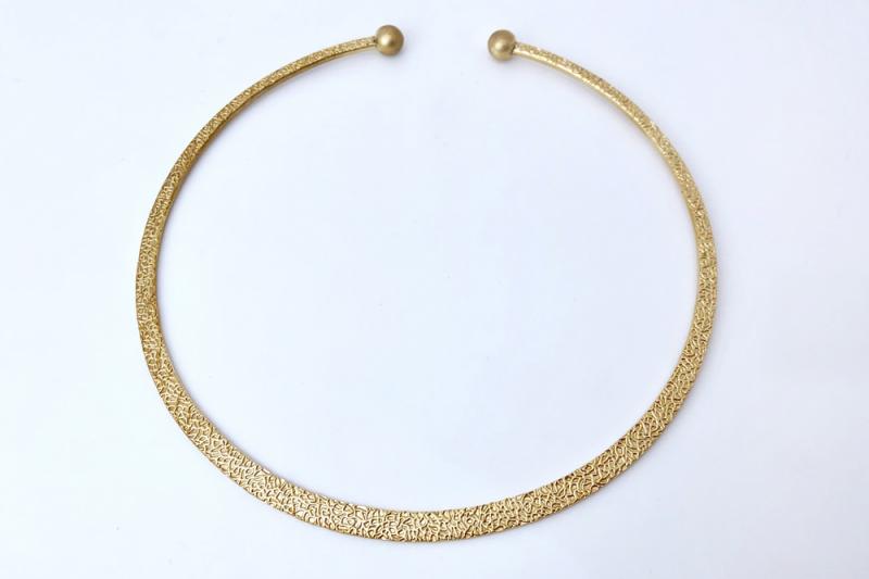[Ozel] Feminine glossy brass choker necklace [Ozel]