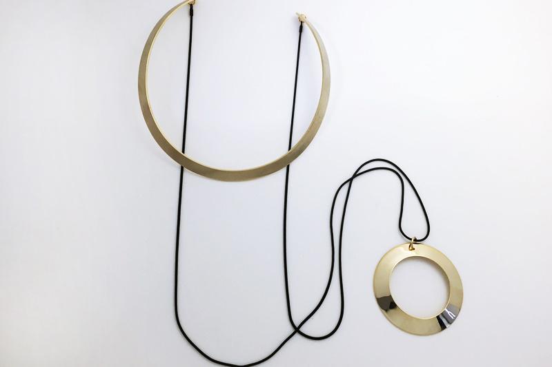 [Ozel] Delicate fit glossy brass choker necklace