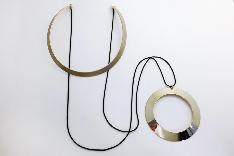 [Ozel] Stylish glossy brass choker necklace