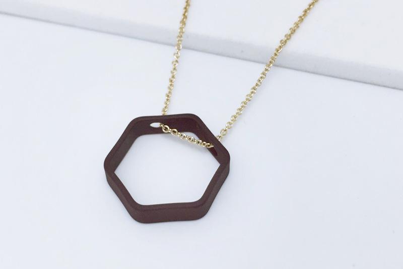 [Ozel] Glossy Brass Necklace with Casual Mood