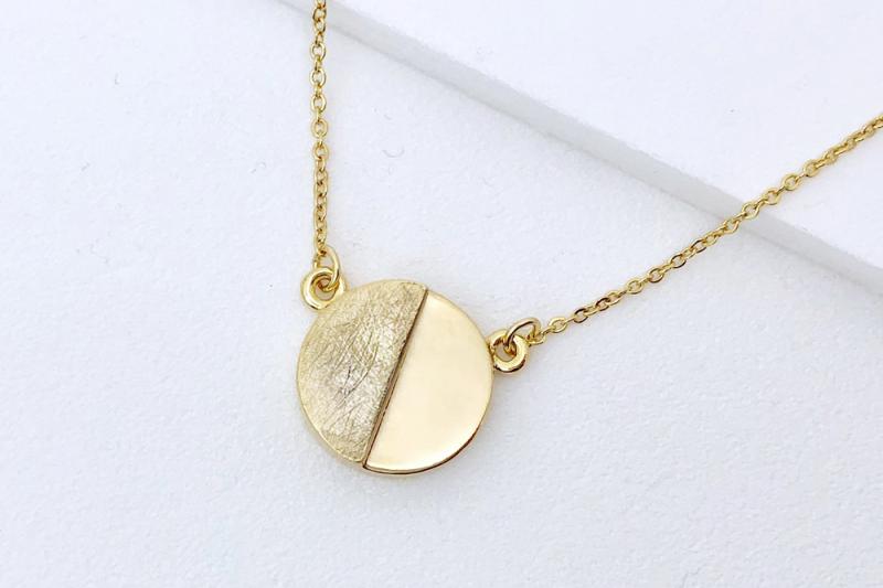 Ozel] Modern Classic Asymmetrical Curve Necklace
