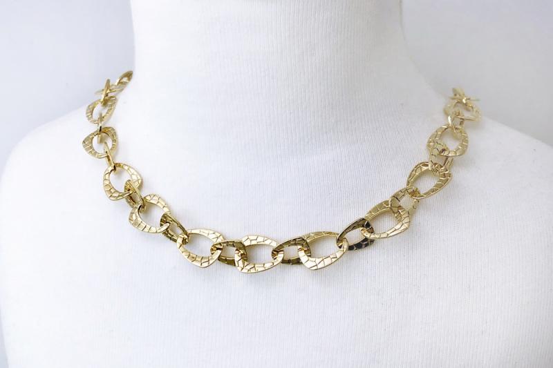 [Ozel] Glossy Brass Necklace for a Statement Look