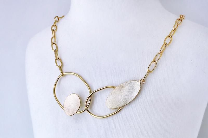 [Ozel] Gift for Girlfriend Asymmetrical Curve Glossy Brass Necklace