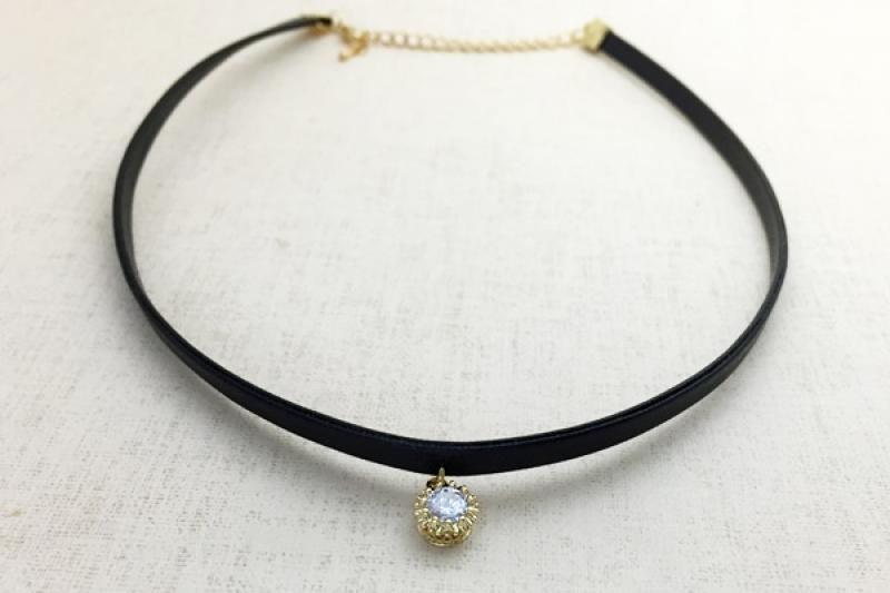 [Ozel] Feminine Glossy Brass Cubic Necklace