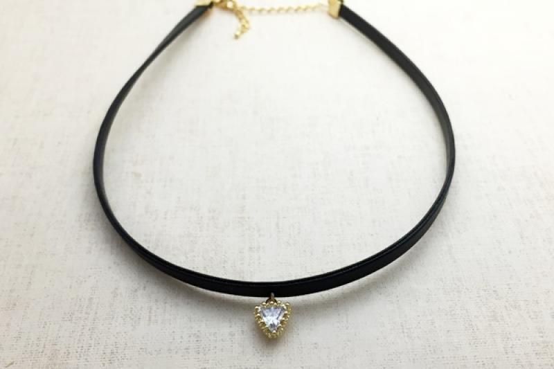 [Ozel] Delicate Fit Glossy Brass Cubic Necklace