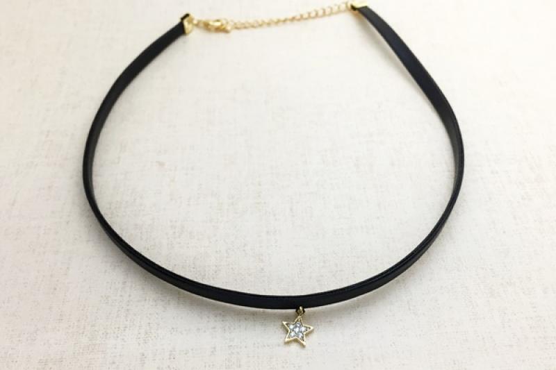 [Ozel] Elegant Glossy Brass Cubic Necklace