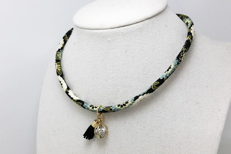 [Ozel] Unique Mood Glossy Brass Cubic Necklace