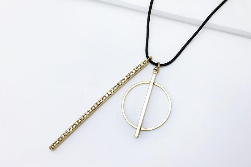 [Ozel] Sophisticated Glossy Brass Cubic Necklace