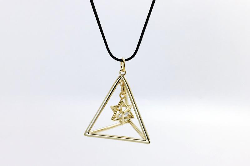 [Ozel] Wedding Guest Look Glossy Brass Cubic Necklace