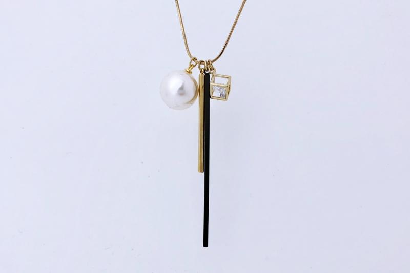 [Ozel] Chic Point Glossy Brass Cubic Necklace