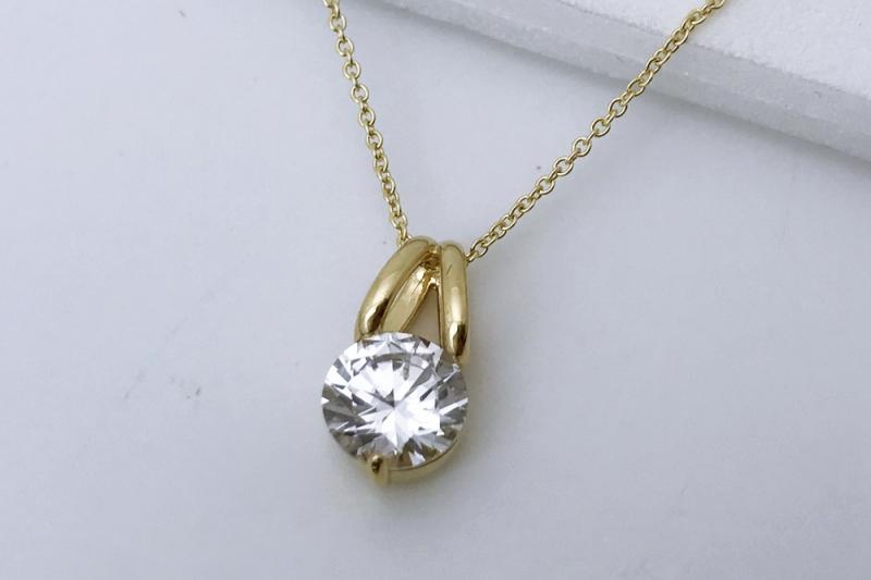 [Ozel] Chic Point Glossy Brass Cubic Necklace [Ozel]