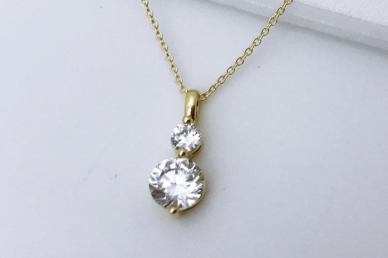 ] Simple Minimal Glossy Brass Cubic Necklace