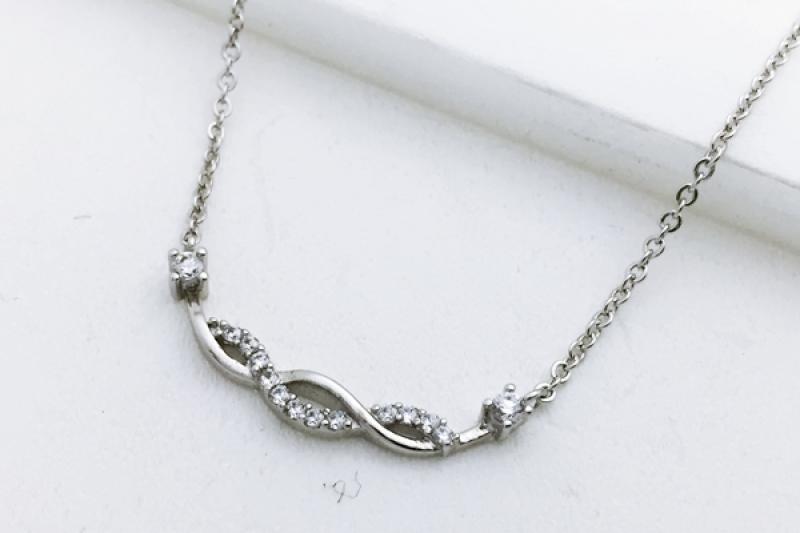 [Ozel] Subtle Charm Glossy Brass Cubic Necklace
