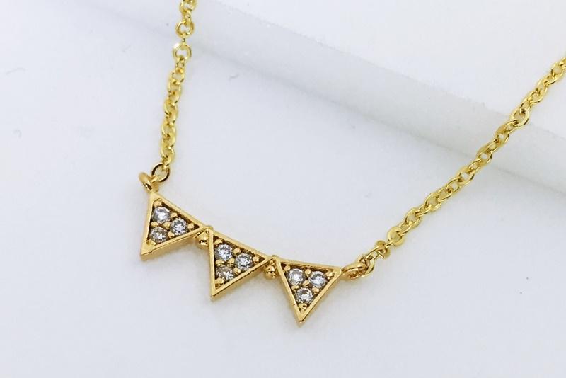 [Ozel] Sophisticated Glossy Brass Cubic Necklace
