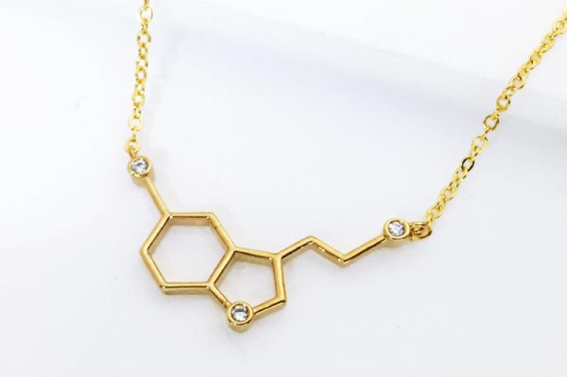 [Ozel] Sophisticated Glossy Brass Cubic Necklace