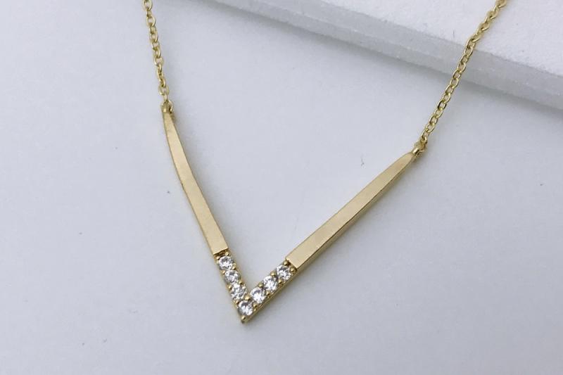 [Ozel] Subtle Charm Glossy Brass Cubic Necklace