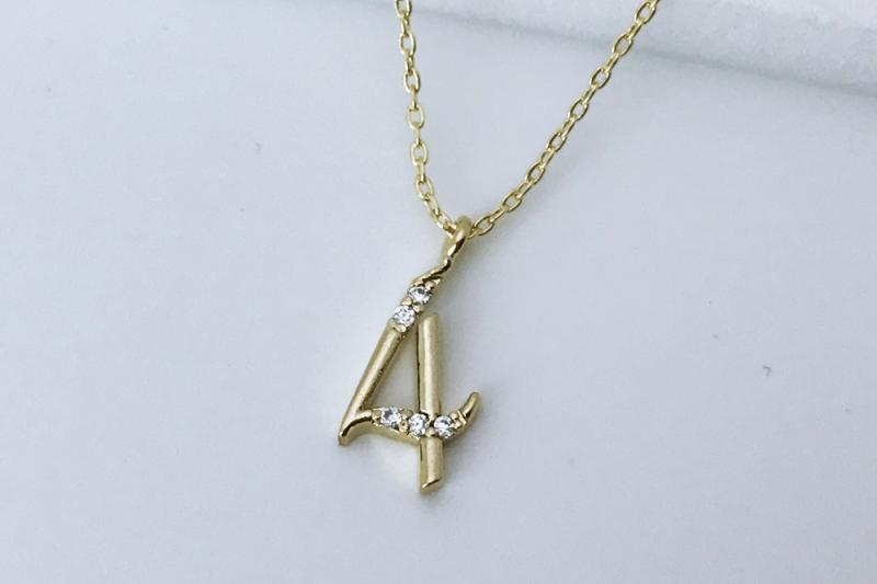 [Ozel] Delicate Fit Glossy Brass Cubic Necklace