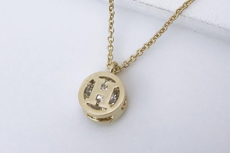 [Ozel] Wedding Guest Look Glossy Brass Cubic Necklace