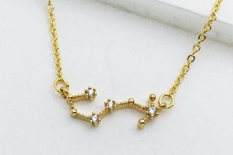 [Ozel] Subtle Charm Glossy Brass Cubic Necklace