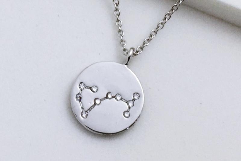 [Ozel] Feminine Glossy Brass Cubic Necklace