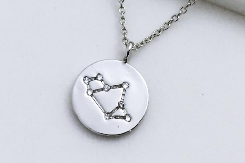 [Ozel] Glossy Brass Cubic Necklace for Wedding Guest Look