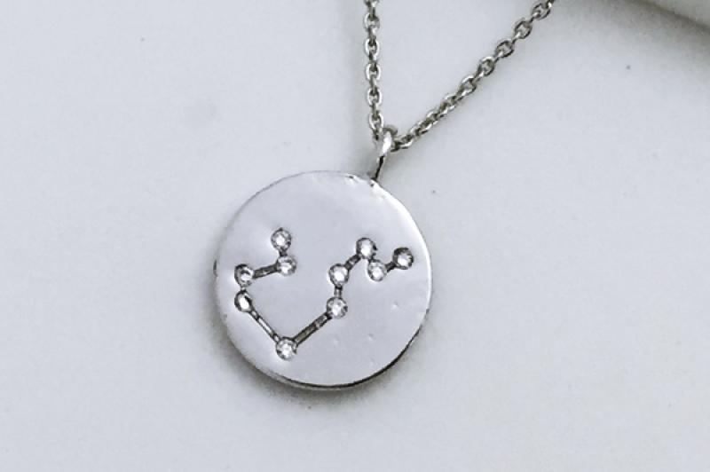 [Ozel] Delicate Fit Glossy Brass Cubic Necklace