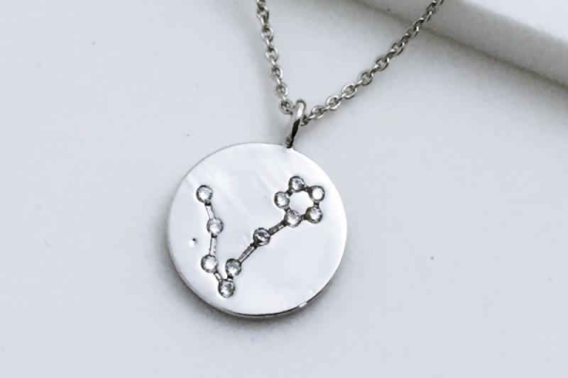 [Ozel] Chic Point Glossy Brass Cubic Necklace