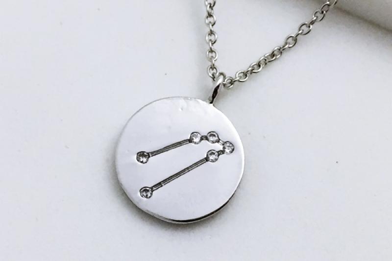 [Ozel] Girlfriend Gift Glossy Brass Cubic Necklace