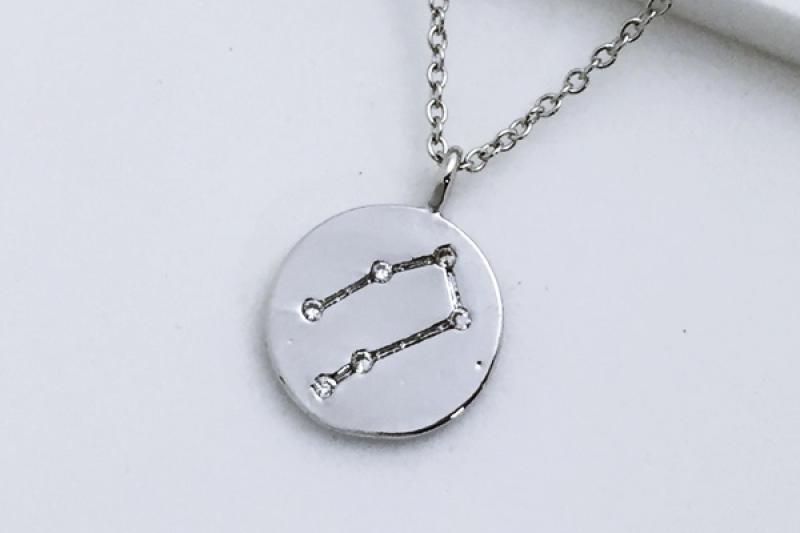 [Ozel] Casual Mood Glossy Brass Cubic Necklace