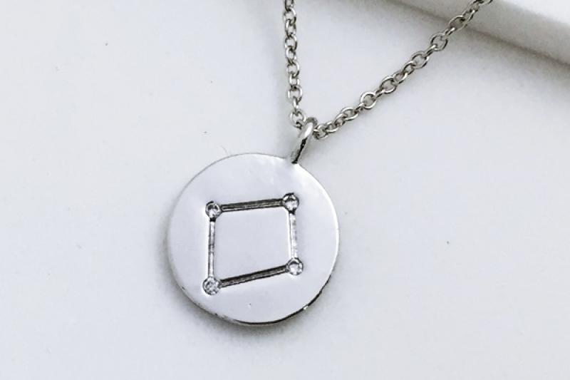 [Ozel] Feminine Glossy Brass Cubic Necklace