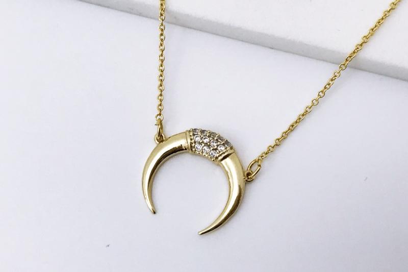 [Ozel] Sophisticated Glossy Brass Cubic Necklace