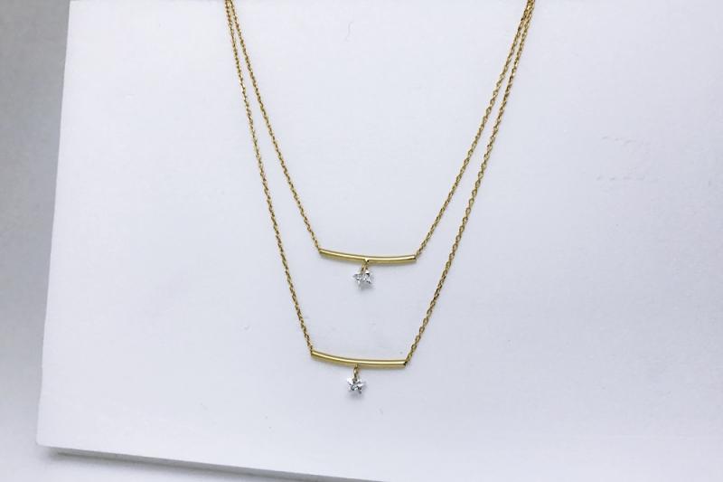 [Ozel] Subtle Charm Glossy Brass Cubic Necklace