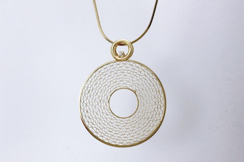 [Ozel] Subtly charming glossy brass cubic zirconia necklace