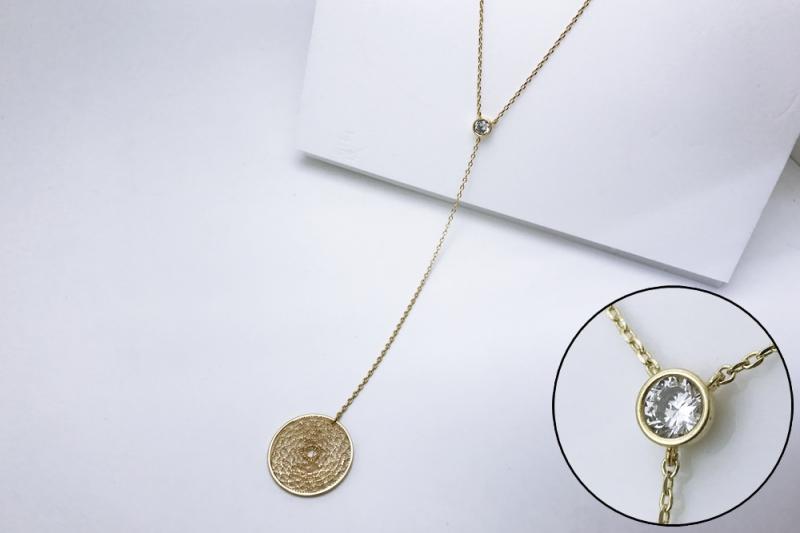 [Ozel] Feminine glossy brass cubic zirconia necklace