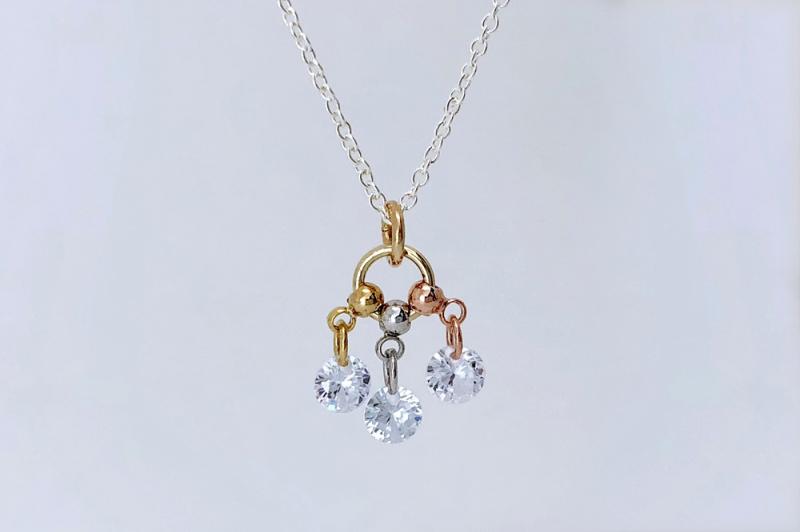 [Ozel] Delicate Fit Glossy Brass Cubic Necklace