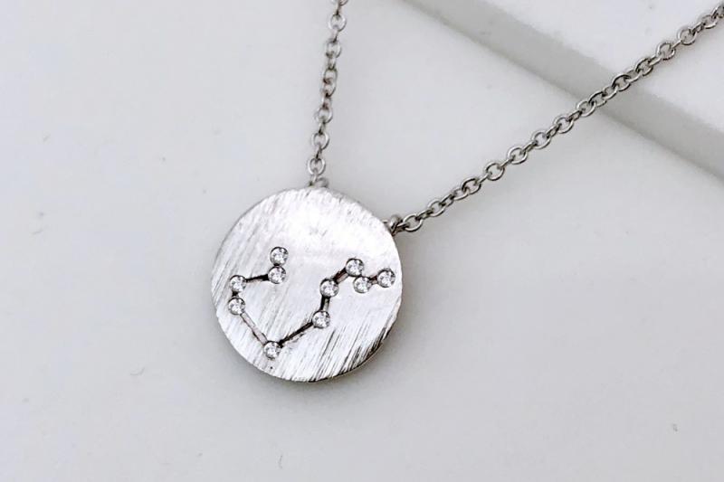 [Ozel] Delicate Fit Glossy Brass Cubic Necklace