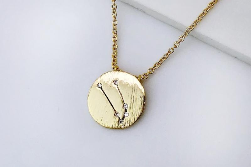 [Ozel] Subtle Charm Glossy Brass Cubic Necklace