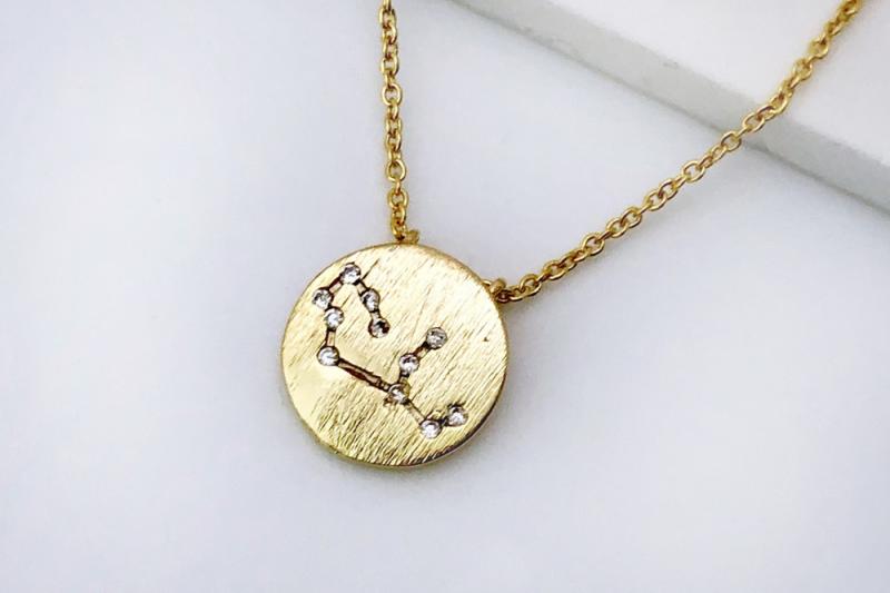 [Ozel] Sophisticated Glossy Brass Cubic Necklace