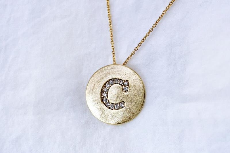 [Ozel] Romantic Mood Asymmetrical Curve Glossy Brass Cubic Necklace
