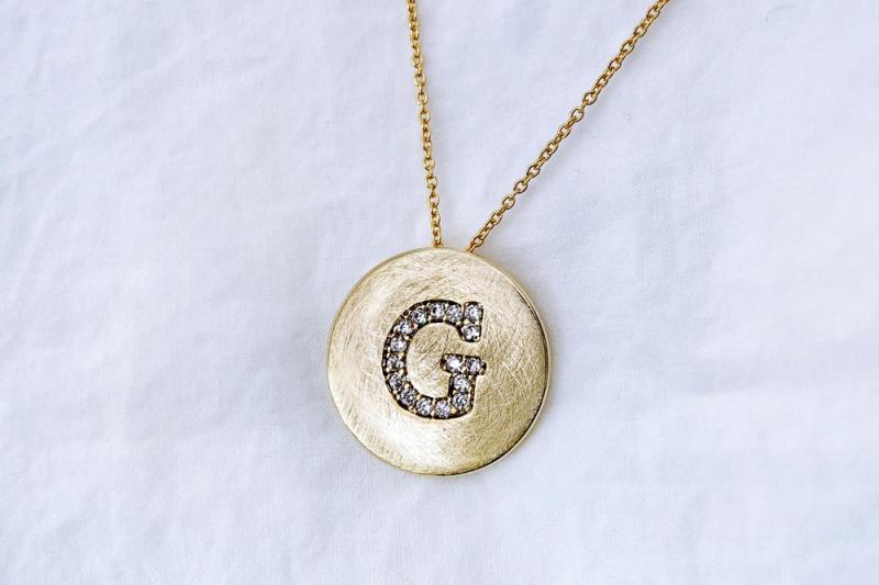 [Ozel] Stylish Asymmetrical Curve Glossy Brass Cubic Necklace