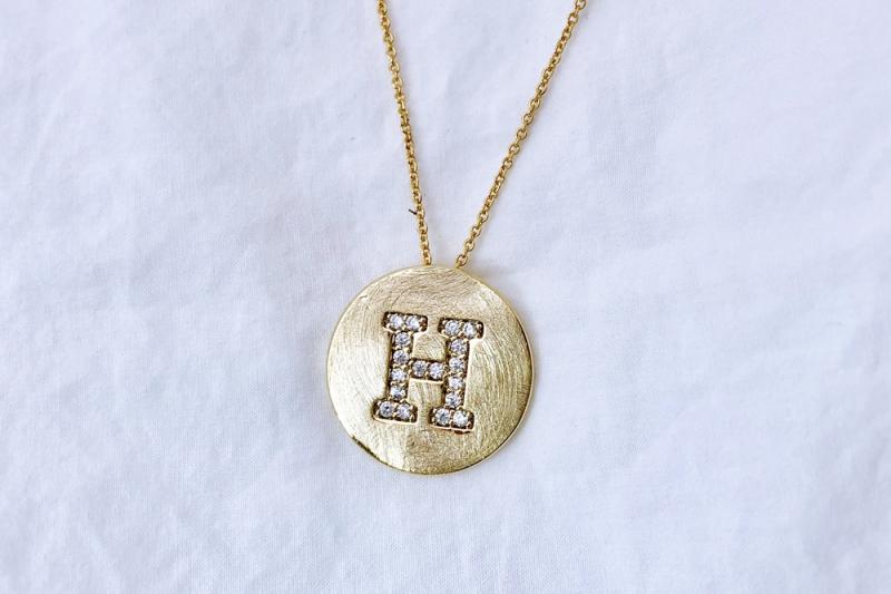 [Ozel] Girlfriend Gift Asymmetrical Curve Glossy Brass Cubic Necklace
