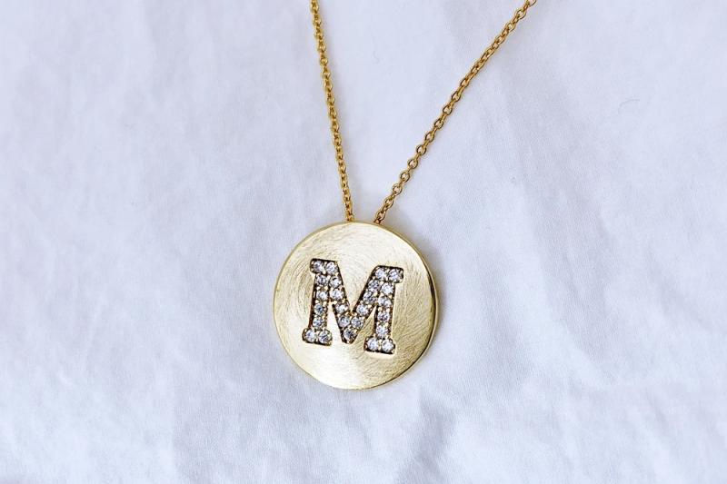 ] Delicate Fit Asymmetrical Curve Glossy Brass Cubic Necklace [Ozel]