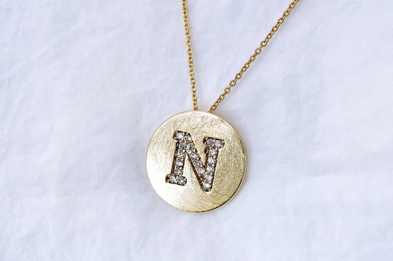 [Ozel] Stylish Asymmetrical Curve Glossy Brass Cubic Necklace