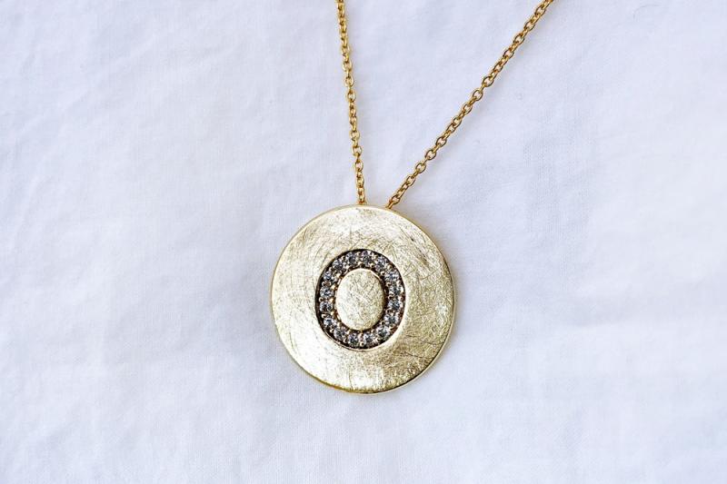 [Ozel] Delicate Fit Asymmetrical Curve Glossy Brass Cubic Necklace